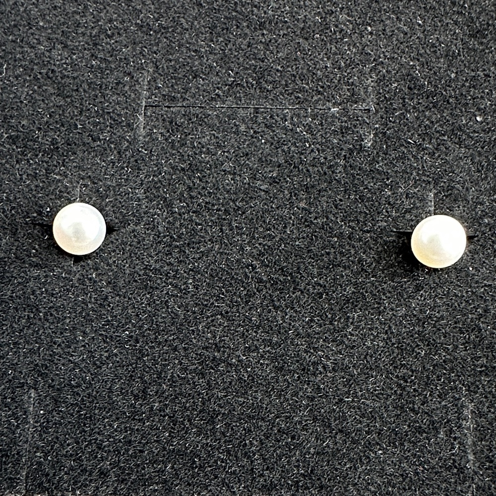 GF Freshwater Pearl Stud Earrings